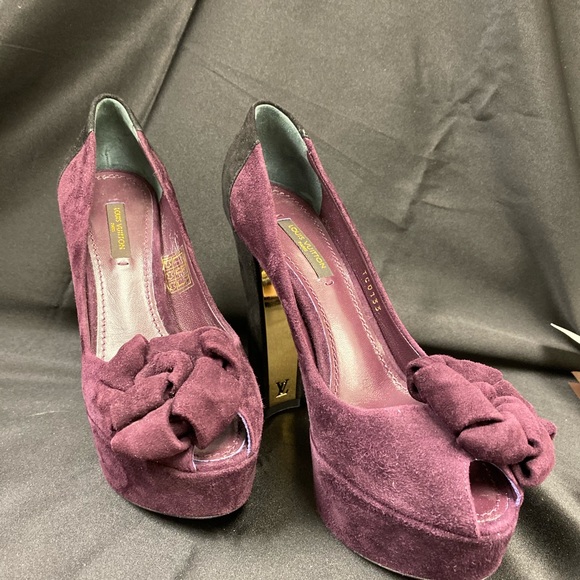Louis Vuitton Heels - Picture 2 of 8